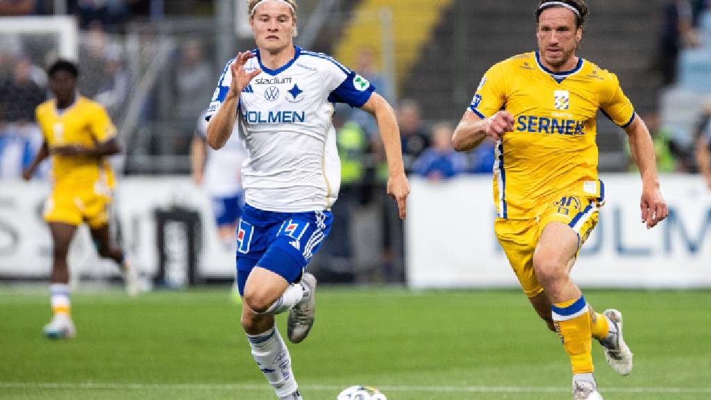 Andri Gudjohnsen skriver på för Lyngby