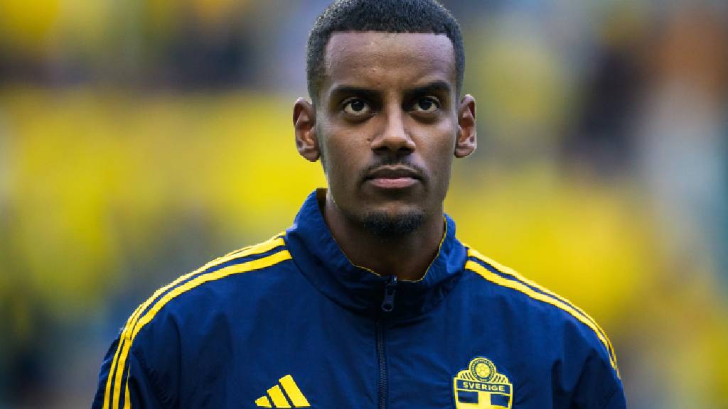 Alexander Isak värmde upp med tejpat knä – berättar om anledningen