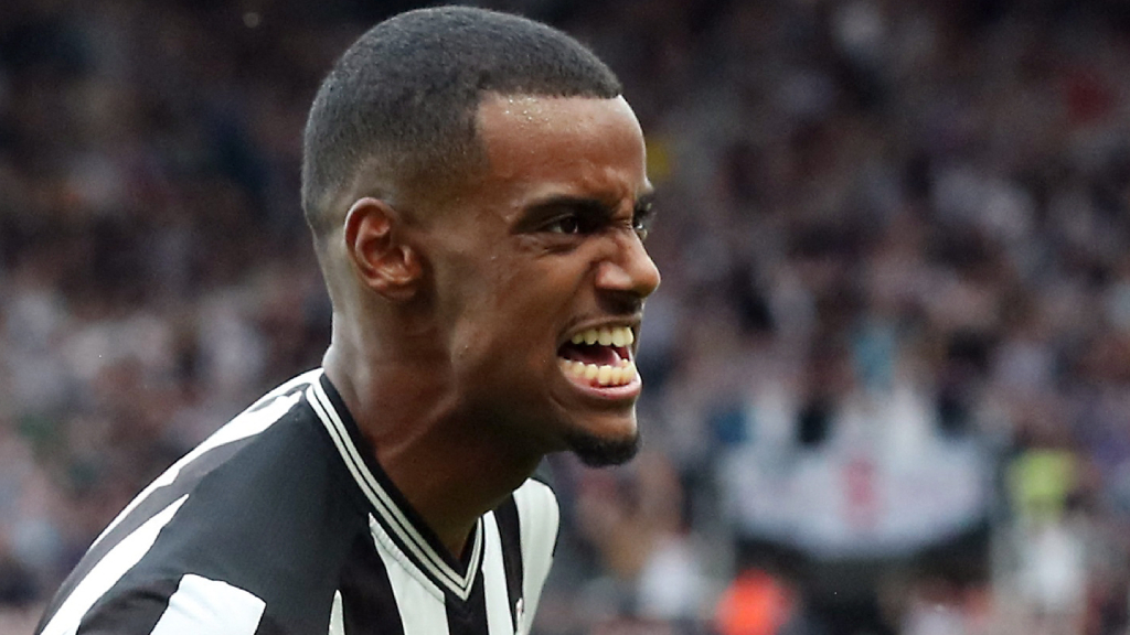 Alexander Isak med två mål för Newcastle i Premier League-premiären