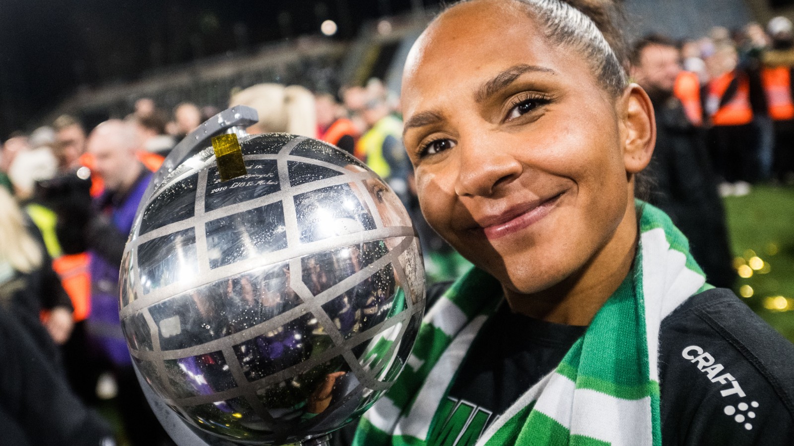 UPPGIFTER: Madelen Janogy på väg bort från Hammarby