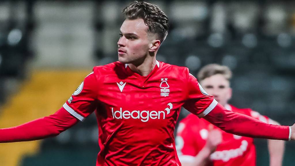 Julian Larsson med två nya mål för Nottingham Forest U21