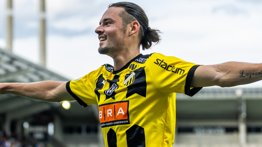 Häcken kopplar rejält grepp om seriefinalen