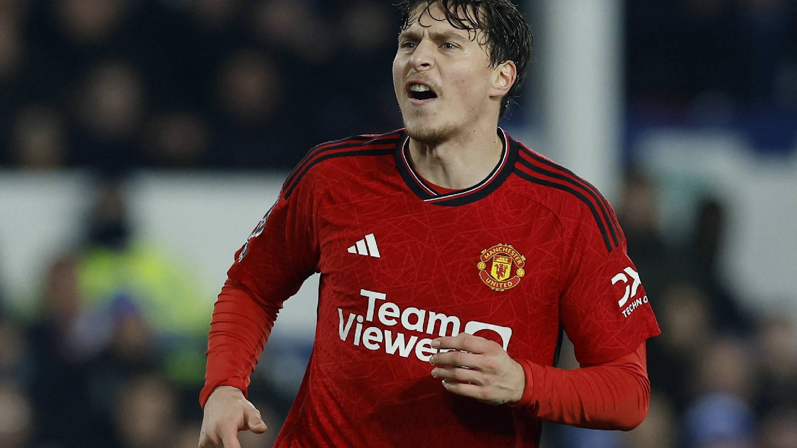 UPPGIFTER: Victor Nilsson Lindelöf nära förlängning – Gary Neville kritisk