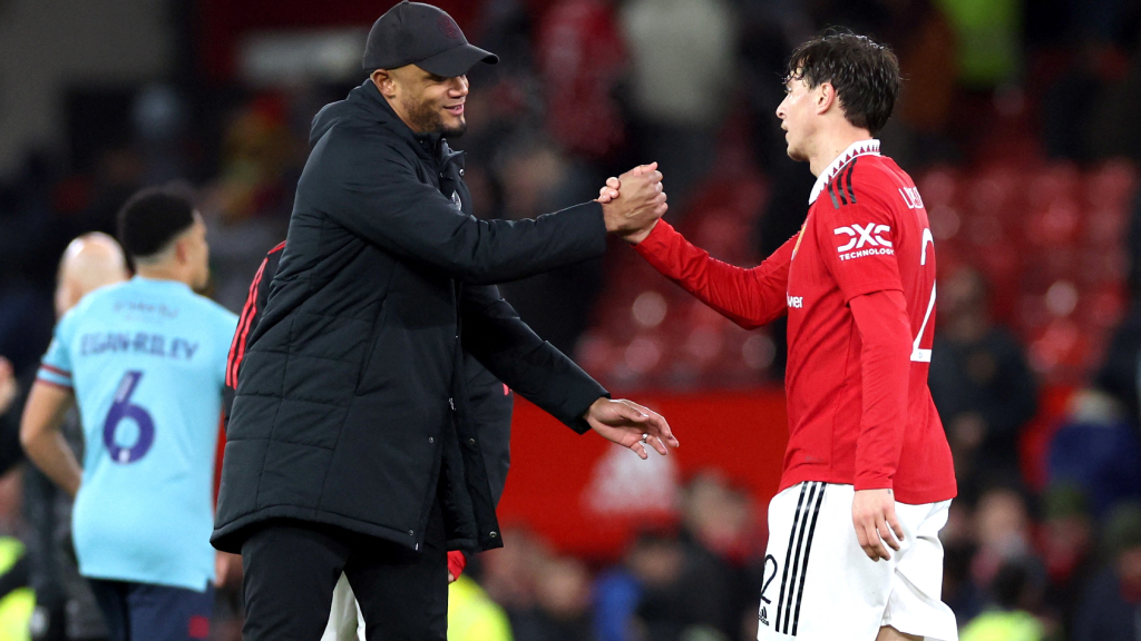 UPPGIFTER: Manchester United uppges ha nobbat försök med Lindelöf