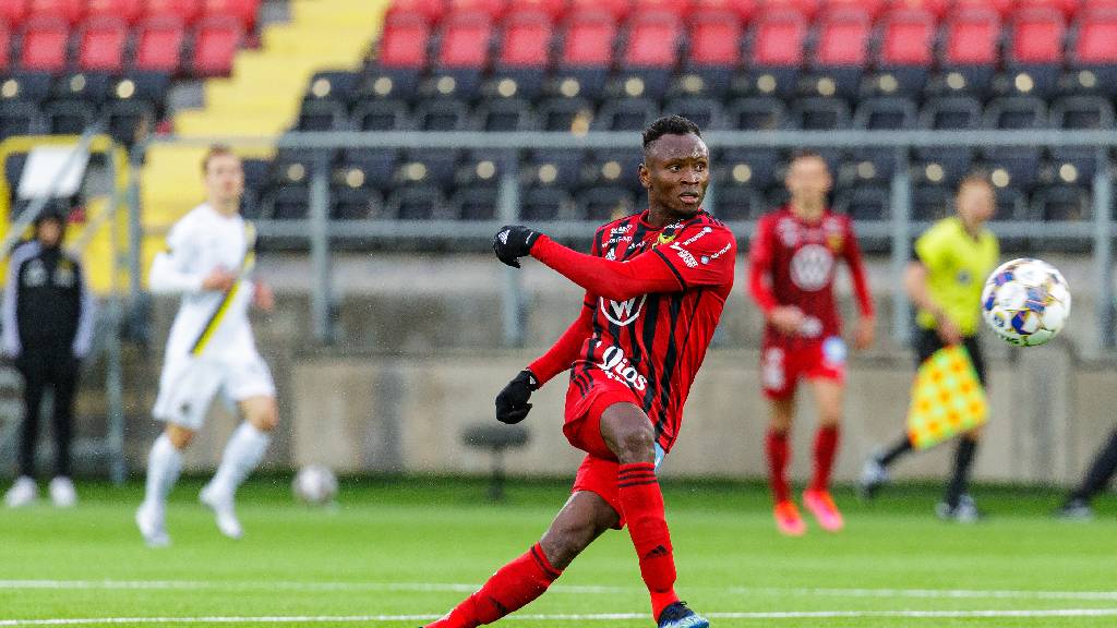 Sam Mensiro lämnar Östersunds FK i förväg