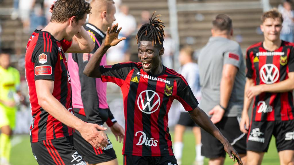 Sam Mensiro skriver på för IFK Östersund