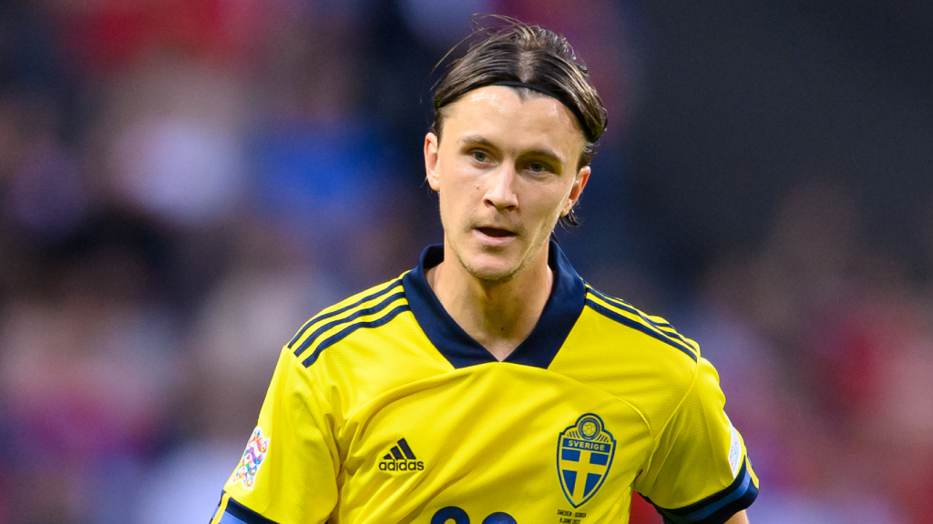 KLART: Kristoffer Olsson skriver på för Midtjylland