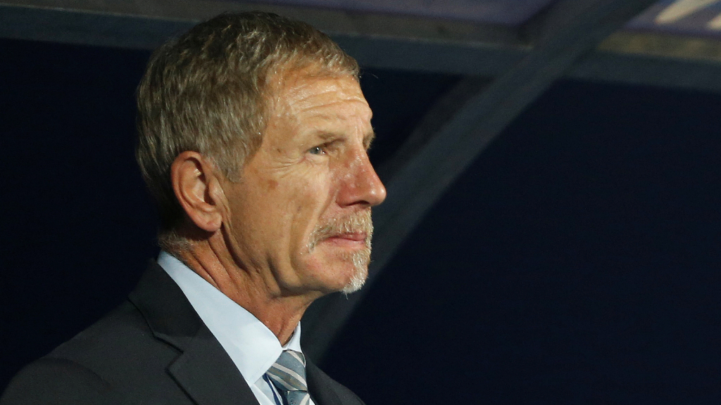 Stuart Baxter inväntar arbetstillstånd