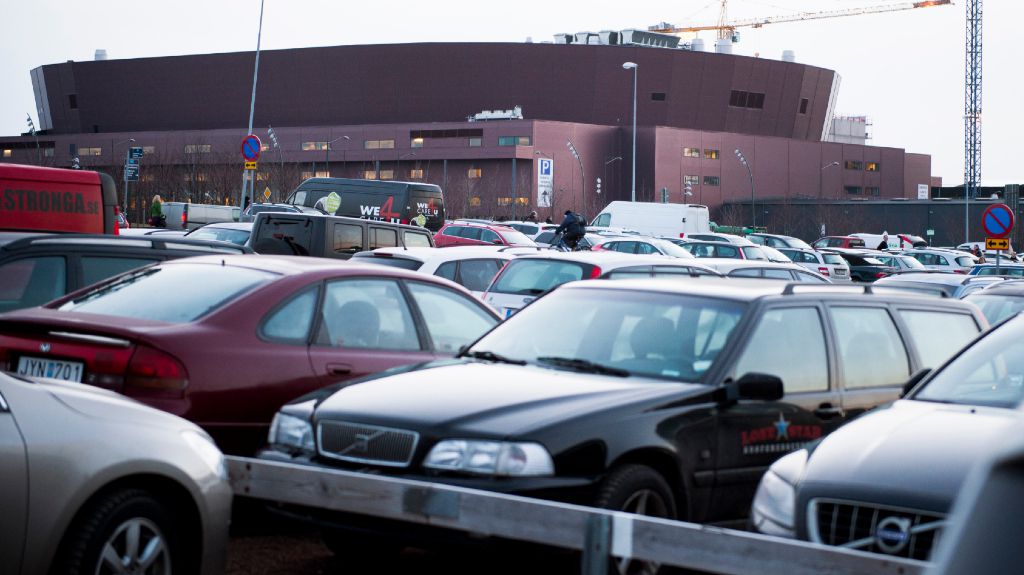 Se matchen från bilen: Drive-in-fotboll testas i Danmark