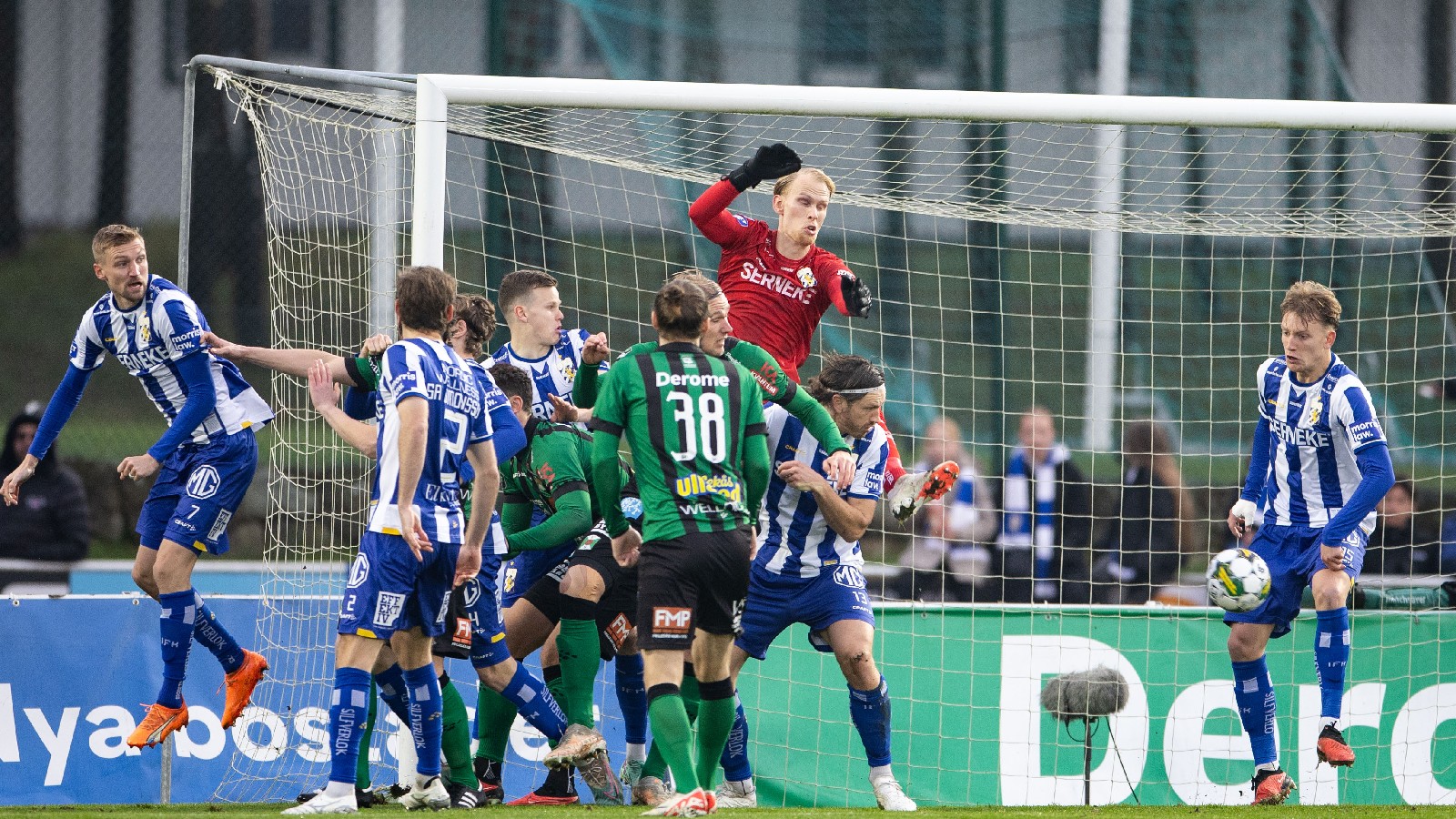 Svårt för IFK Göteborg i starten i Varberg. 