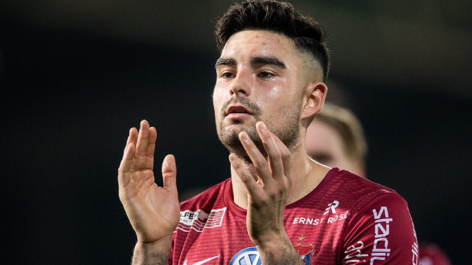 Klubblösa Diego Montiel tränar med Västerås SK