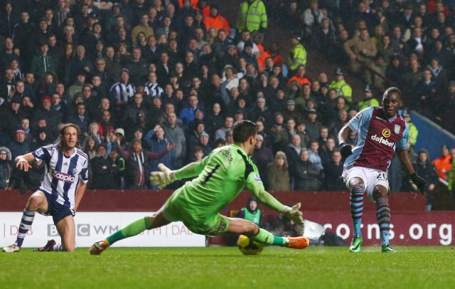 Sent avgörande på Villa Park — Benteke straffhjälte