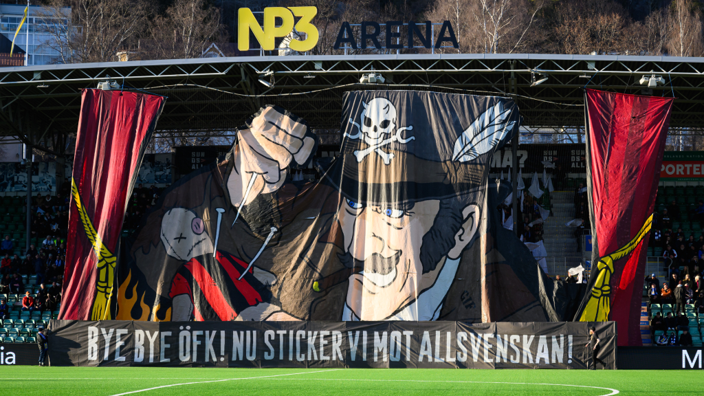 Orkestrerade hyllat tifo – skadade spelaren hjälpte till