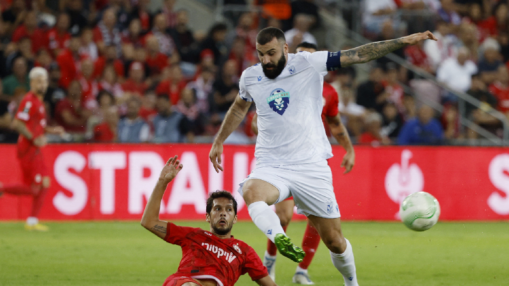 Mikael Ishak blev polska ligans bäst betalda spelare