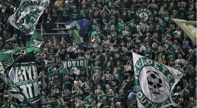 VIDEO: Panathinaikos-fansens galna tryck – kokande damvolleyboll-derby