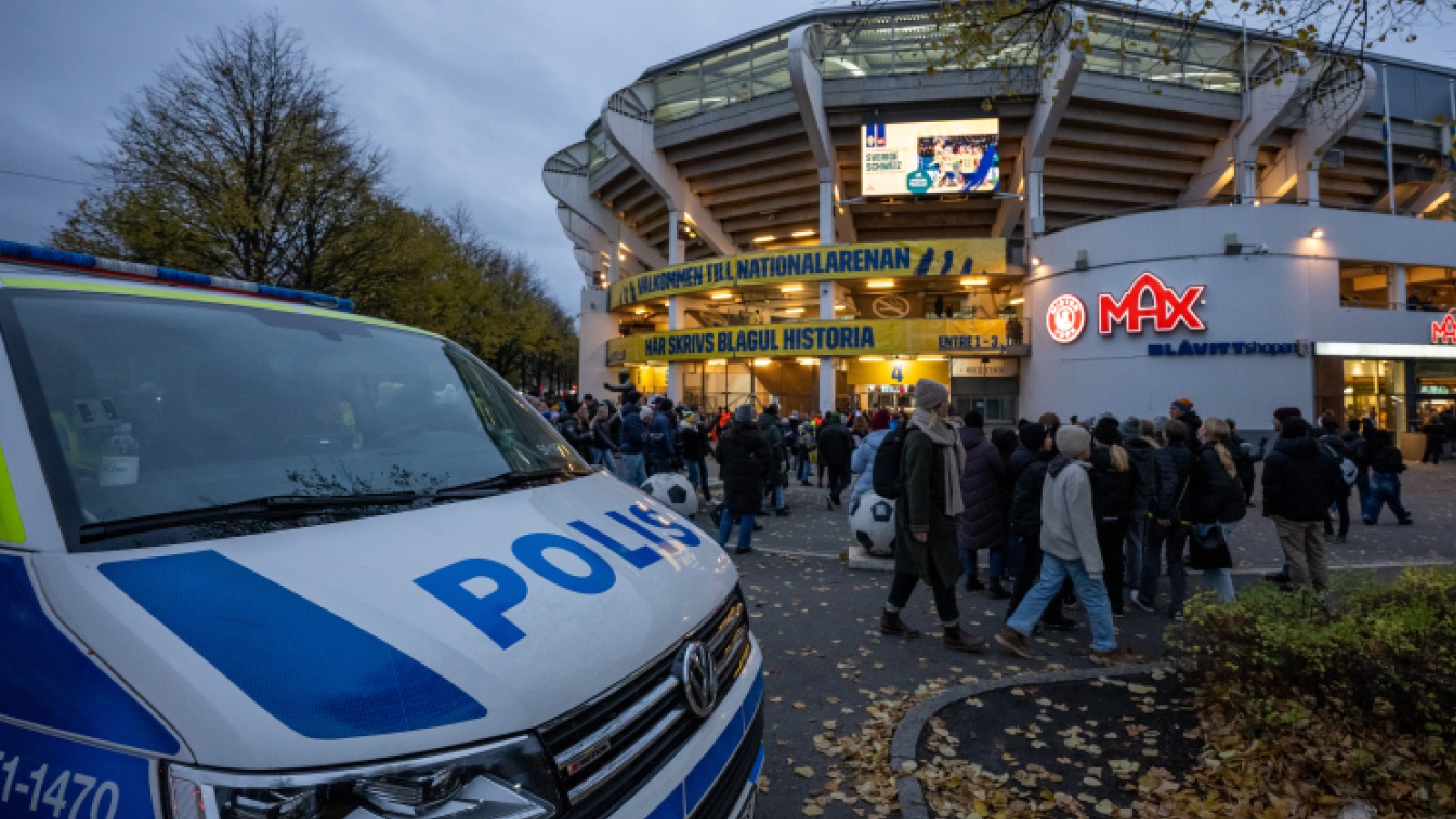 Trots totalförbud – får ta med väskor till arenan