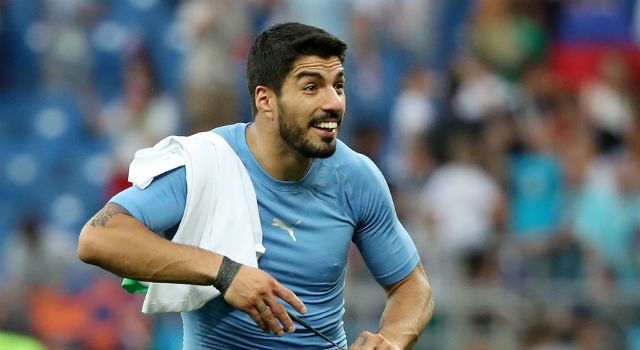 Uruguay klart för åttondelsfinal – Suarez hjälte