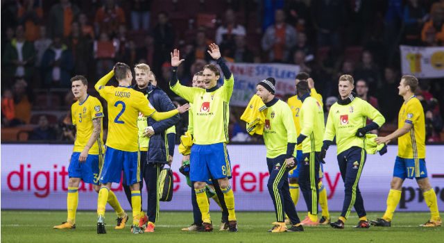 Sverige till playoff – höll nere siffrorna i Amsterdam