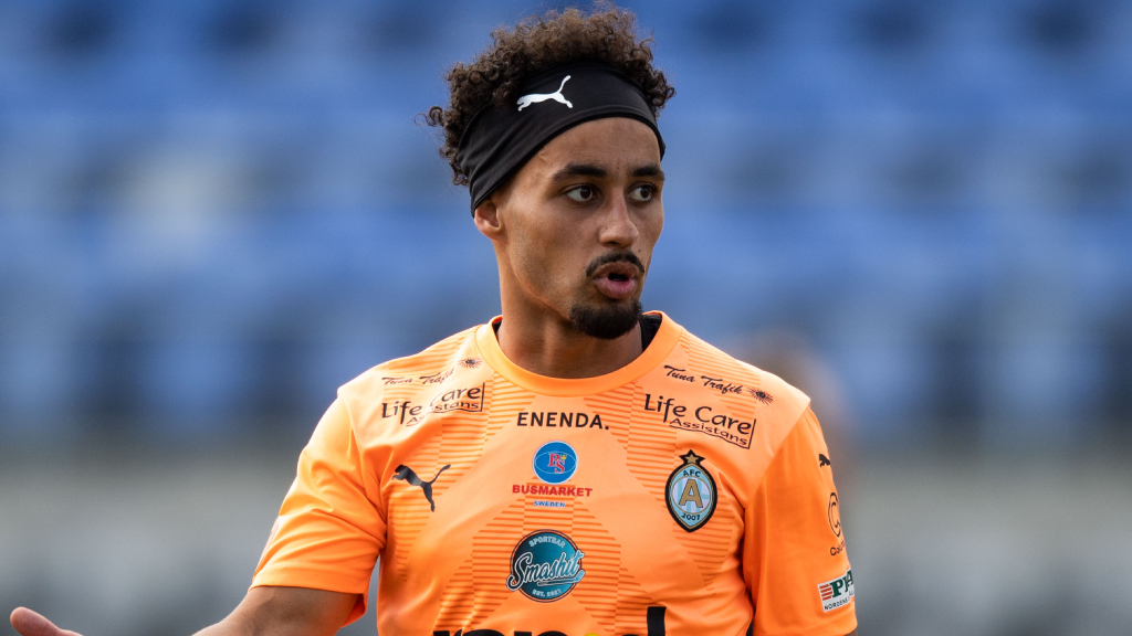 OFFICIELLT: Victor Fors förlänger med AFC Eskilstuna