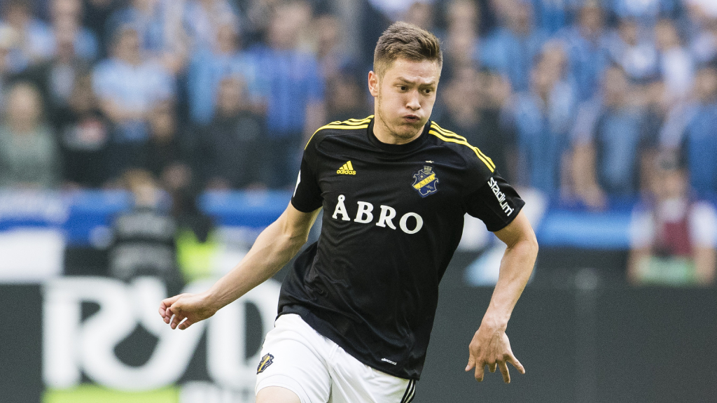 Tidigare AIK-spelaren meddelar – lägger skorna på hyllan