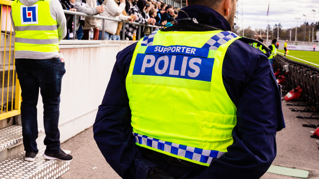 Poliser utsatta för våld efter Sirius – AIK