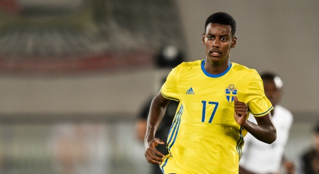 Alexander Isak näst yngste landslagsman någonsin – men Sverige inte nära