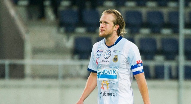 AVSLÖJAR: Allsvenske kaptenen på väg lämna – Tippeligaklubb visar intresse