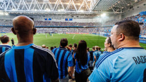 Djurgårdens supportrar under fotbollsmatchen i Allsvenskan mellan Djurgården och Halmstad den 13 juli 2026 i Stockholm.

