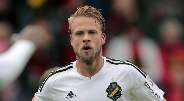 Läskigt för Sundgren – AIK-spelaren inlagd på sjukhus