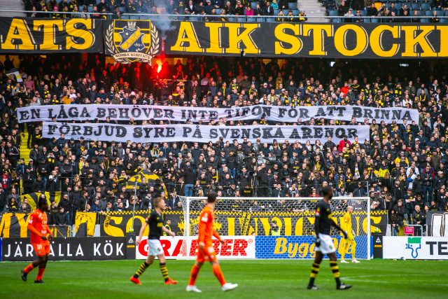 AIK-fansens passning till polisen – ”Förbjud syre”