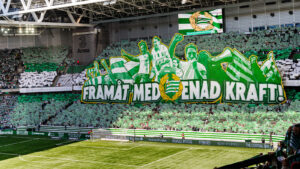 Hammarbys supportrar med ett tifo inför fotbollsmatchen i Allsvenskan mellan Hammarby och AIK den 24 maj 2026 i Stockholm.

