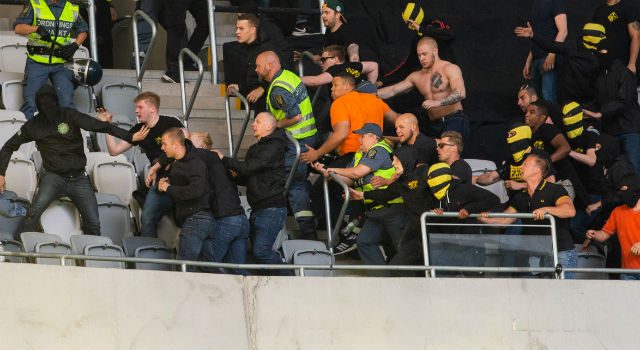 VIDEO: Stort slagsmål på läktaren efter Bajen-AIK