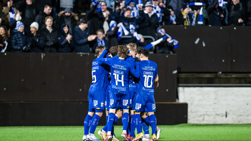 IFK Göteborgs flyg tvingades nödlanda- bollar höll på att explodera