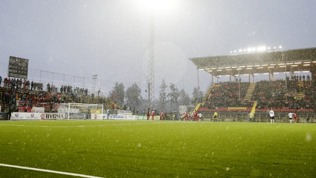 Klass 2-varning stoppar inte matchen: “Det är ju ändå vinter”