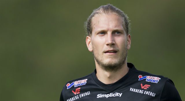 Kaxiga piken till Bajen-spelaren: “Gör jag en tunnel är hans liv förstört”