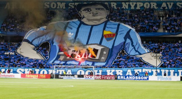 BILDSPEL: Djurgårdens och Hammarbys tifo i heta derbyt