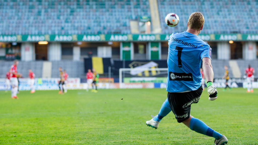 Folkhälsomyndigheten: Skjut upp all fotboll