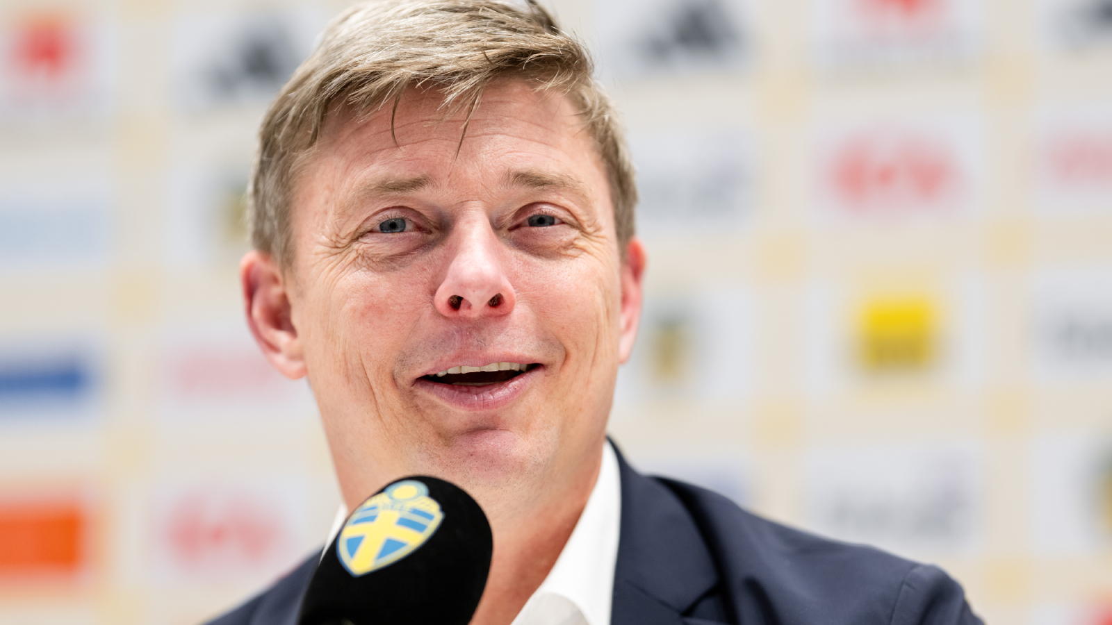 Jon Dahl Tomasson öppnar för svensk trebackslinje