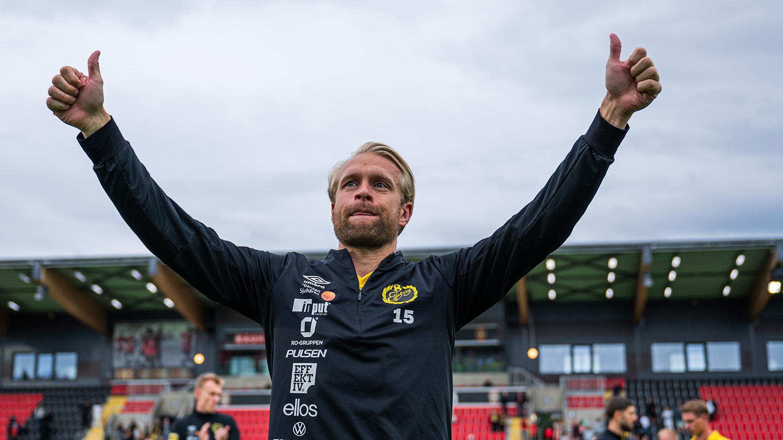 Johan Larsson om supportrarnas sång efter jobbiga tiden: “Jag blev rörd”