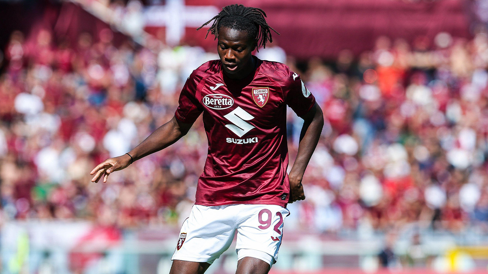 Hyllningen till svenskdoldisen: “Njie lyser upp Torino”