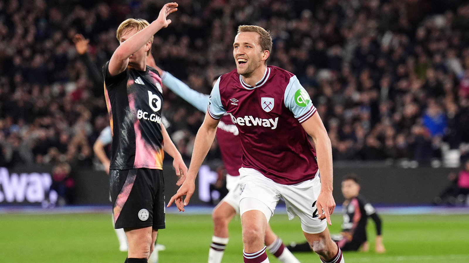 West Ham avgjorde i första halvlek mot Leicester