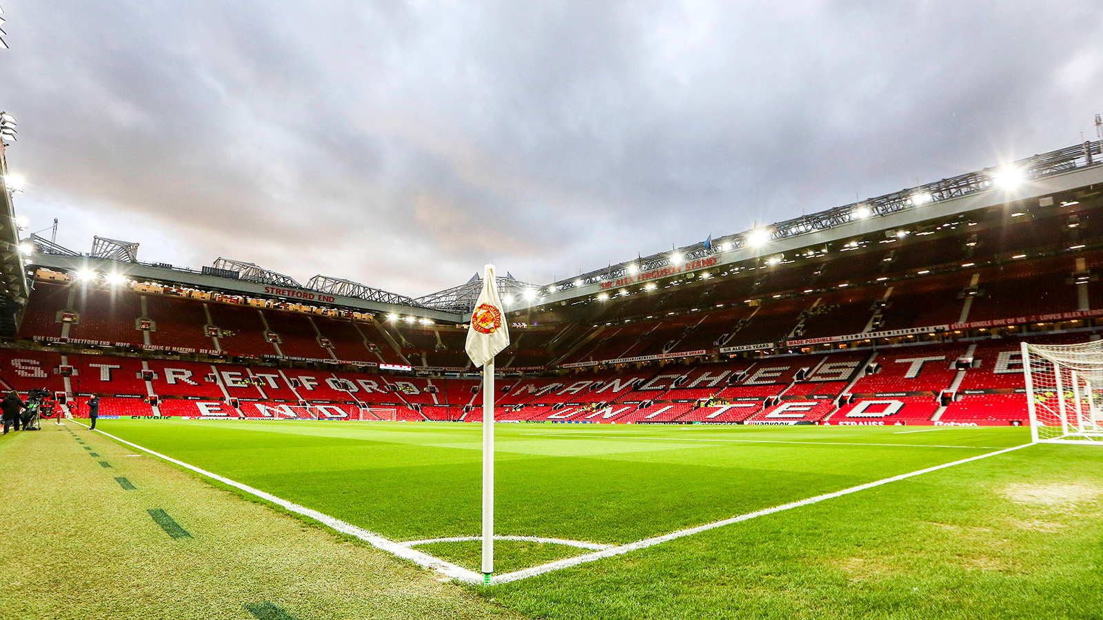 Arkitekten bakom skrytbygget: United kommer fortsätta spela på Old Trafford