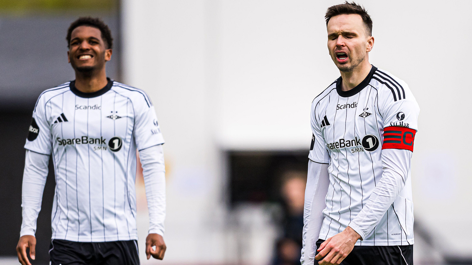 Skandalscener i Norge – Rosenborg-kaptenen träffades av inkastad flaska