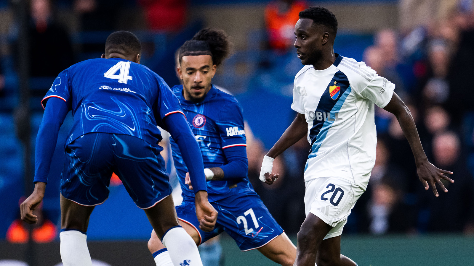 JUST NU: Avspark på Stamford Bridge – följ matchen här