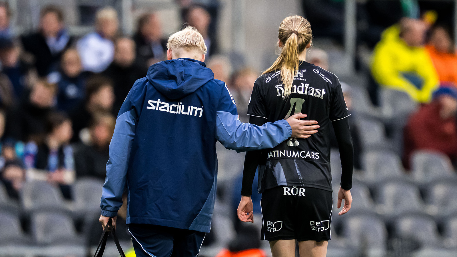 Tufft avbräck för Peking i finalen – Handfast tvings byta