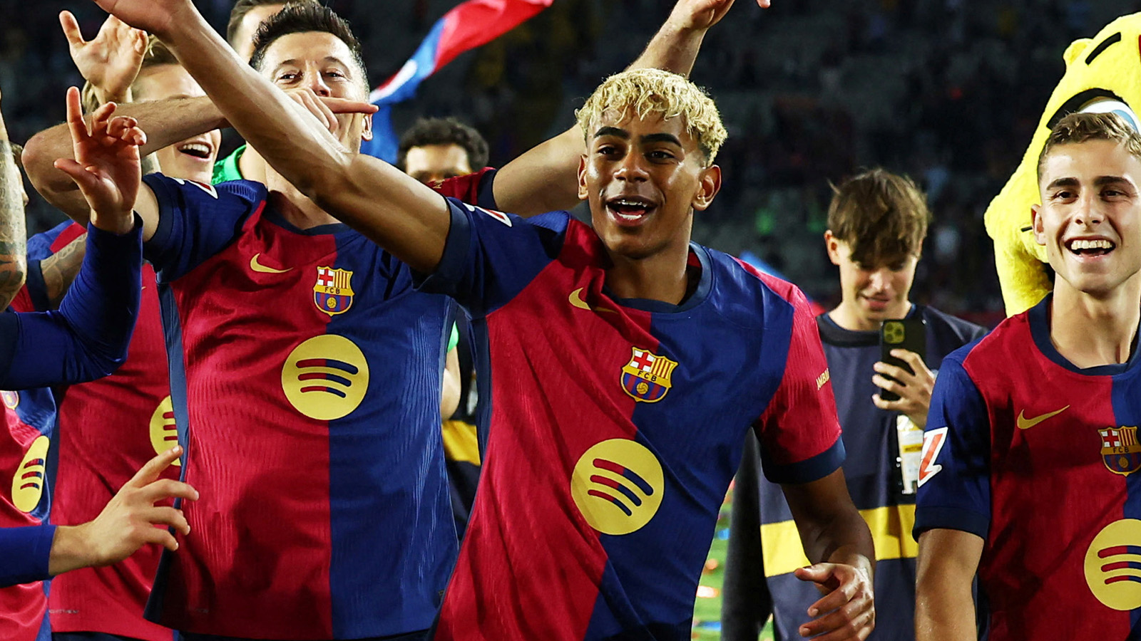 Officiellt: Lamine Yamal förlänger med Barcelona
