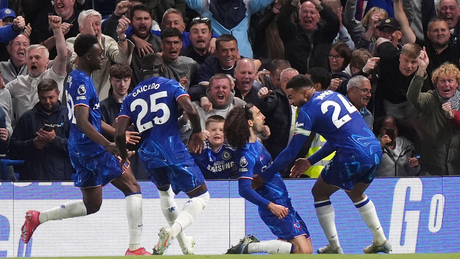 TV: Cucurella frälste Chelsea mot United