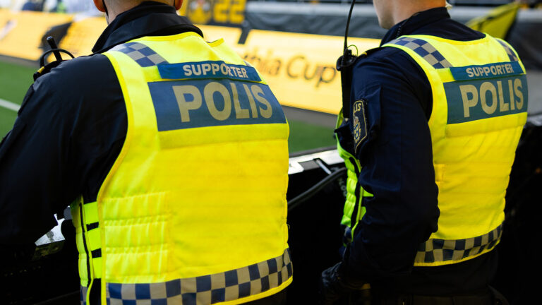 svenska-polisen-vill-ta-efter-grekland-f-rb-ttrat-ordningsl-ge