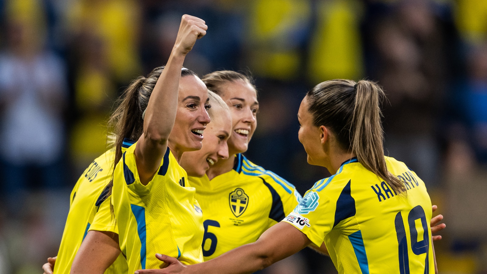 LIVE: Sverige kör över Danmark – Blackstenius med hattrick