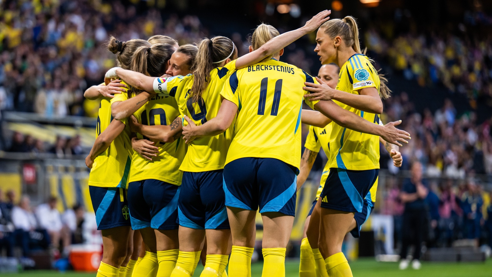 LIVE: Sverige kör över Danmark – tre mål på elva minuter